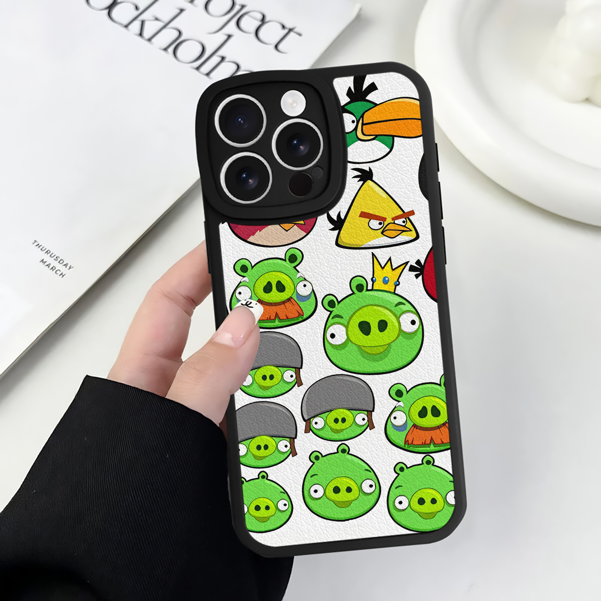 （画像用） Angry Birds アングリーバード 【iPhone 16シリーズ対応】シリコンスマホケース（レザー調） 材質：シリコン